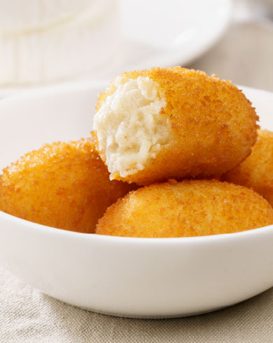 Croquetas de queso de cabra con cebolla caramelizada